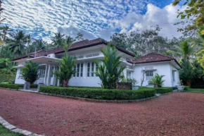 Village Headman's Five Bedrooms Entire Bungalow